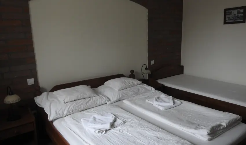 Viktor Bor- s Vendghz Balatonmriafrd - Mjus 1.