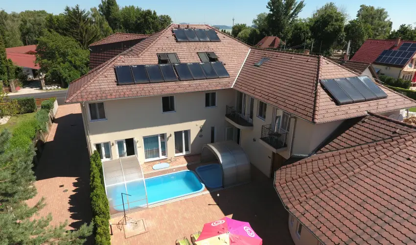 Viktor Bor- s Vendghz Balatonmriafrd - Mjus 1.