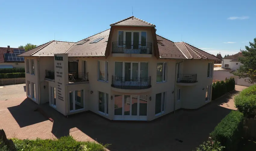 Viktor Bor- s Vendghz Balatonmriafrd - Mjus 1.