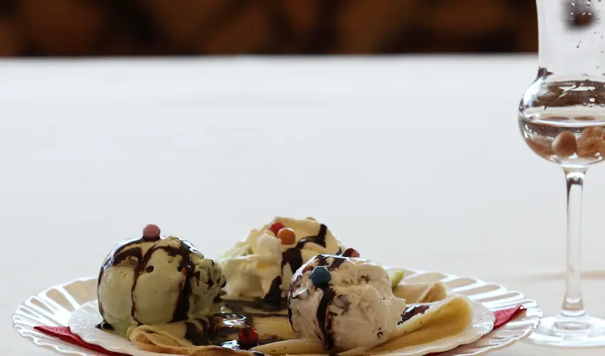 Viktor Bor- s Vendghz Balatonmriafrd - Mjus 1.