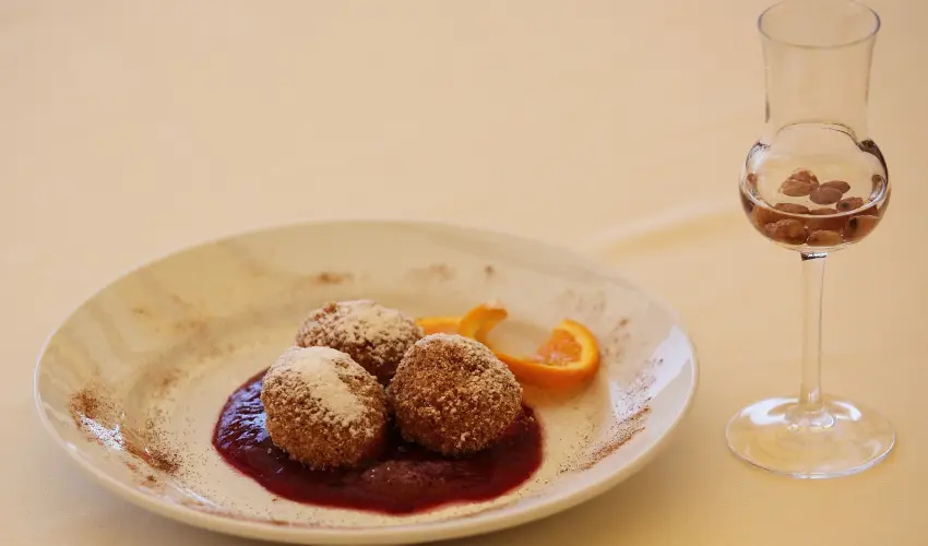 Viktor Bor- s Vendghz Balatonmriafrd - Mjus 1.