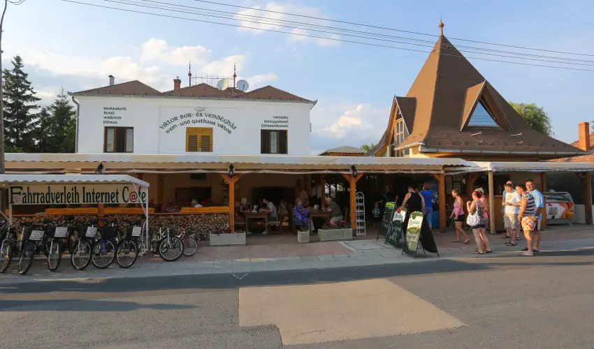 Viktor Bor- s Vendghz Balatonmriafrd - Mjus 1.