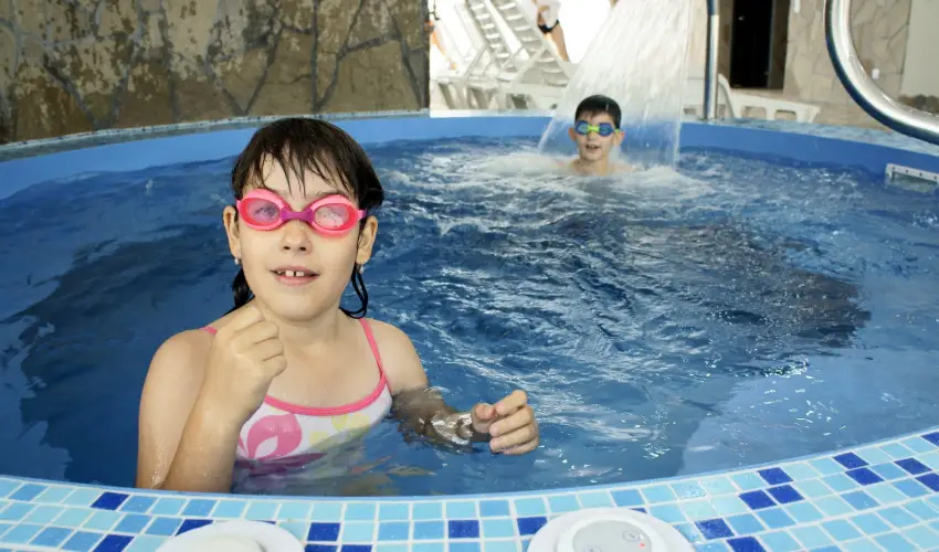 Viktor Bor- s Vendghz Balatonmriafrd - Mjus 1.