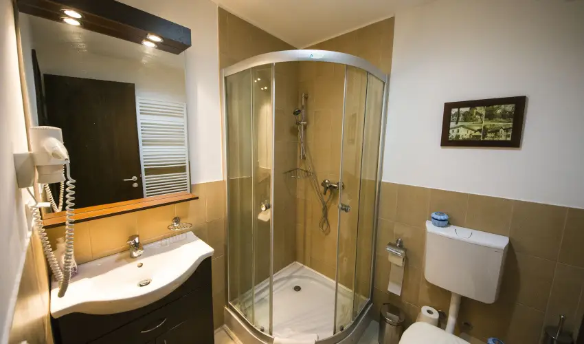 Viktor Bor- s Vendghz Balatonmriafrd - Mjus 1.