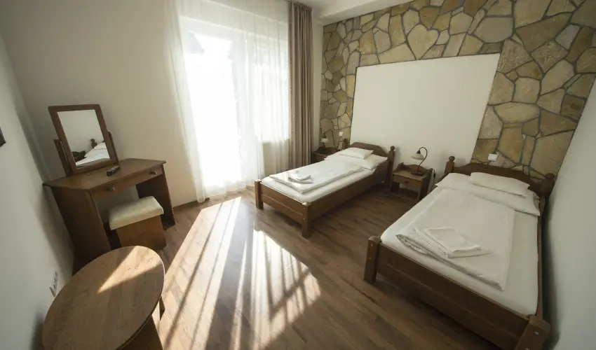 Viktor Bor- s Vendghz Balatonmriafrd - Mjus 1.