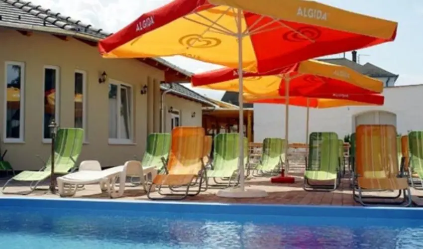 Viktor Bor- s Vendghz Balatonmriafrd - Mjus 1.