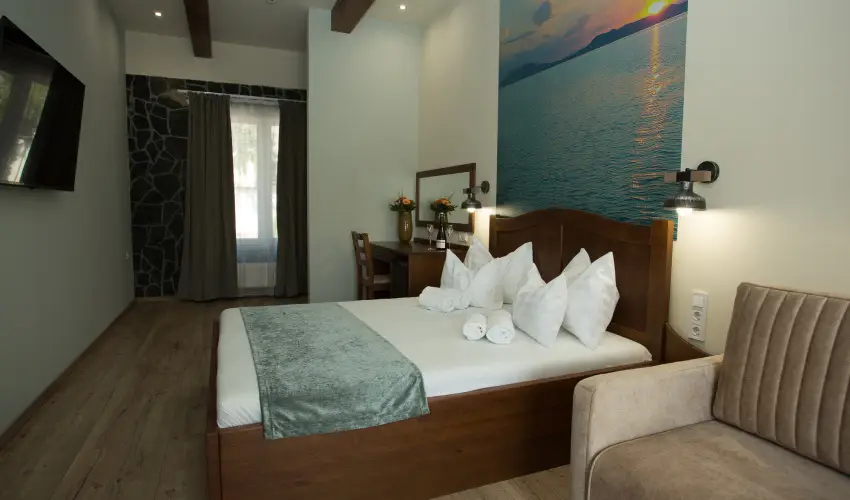 Viktor Bor- s Vendghz Balatonmriafrd - Mjus 1.