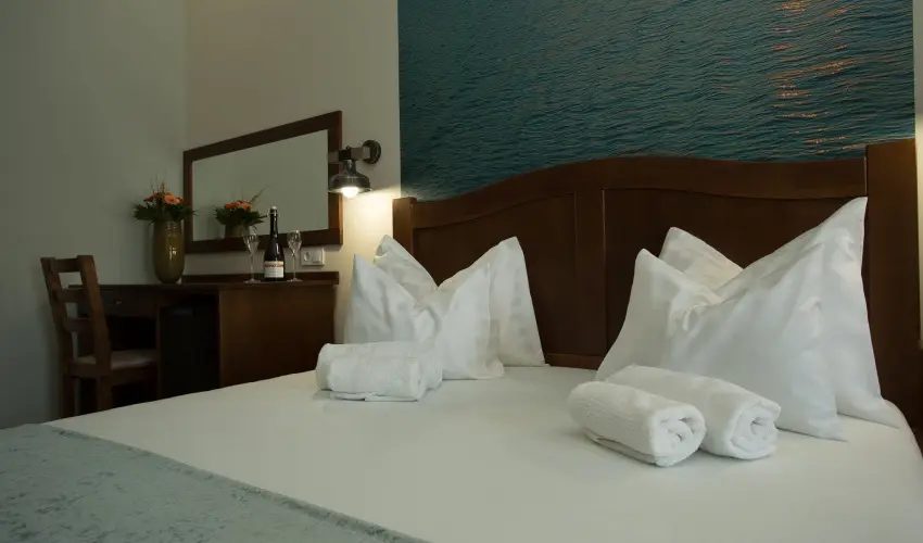 Viktor Bor- s Vendghz Balatonmriafrd - Mjus 1.