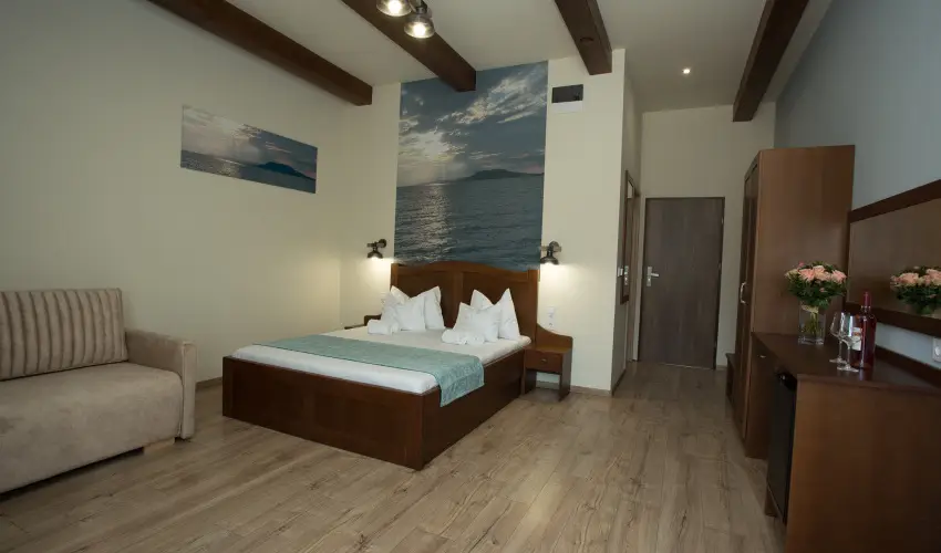 Viktor Bor- s Vendghz Balatonmriafrd - Mjus 1.