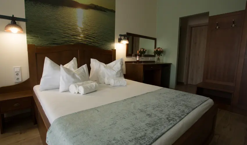 Viktor Bor- s Vendghz Balatonmriafrd - Mjus 1.