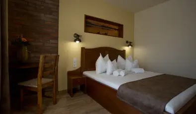 Viktor Bor- s Vendghz Balatonmriafrd