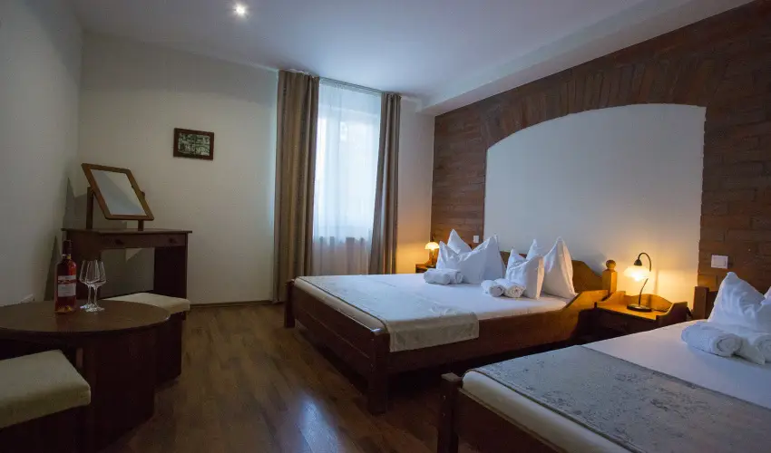 Viktor Bor- s Vendghz Balatonmriafrd - Mjus 1.