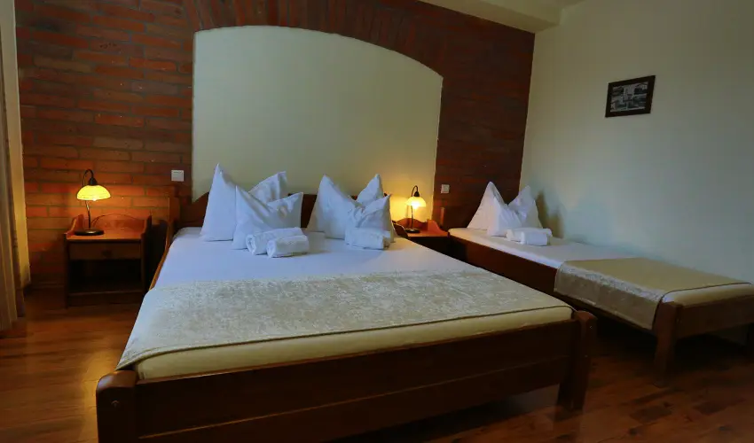 Viktor Bor- s Vendghz Balatonmriafrd - Mjus 1.