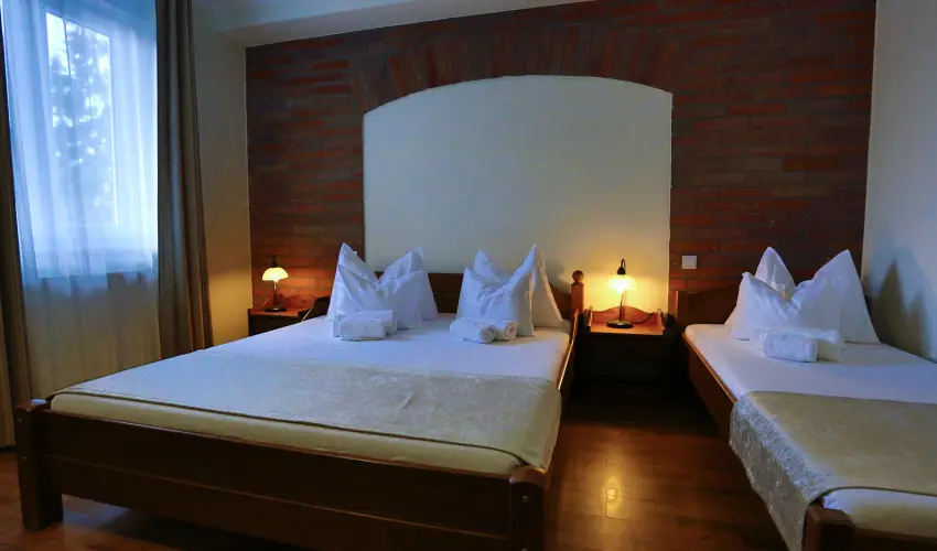 Viktor Bor- s Vendghz Balatonmriafrd - Mjus 1.