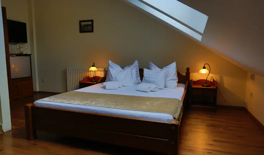 Viktor Bor- s Vendghz Balatonmriafrd - Mjus 1.