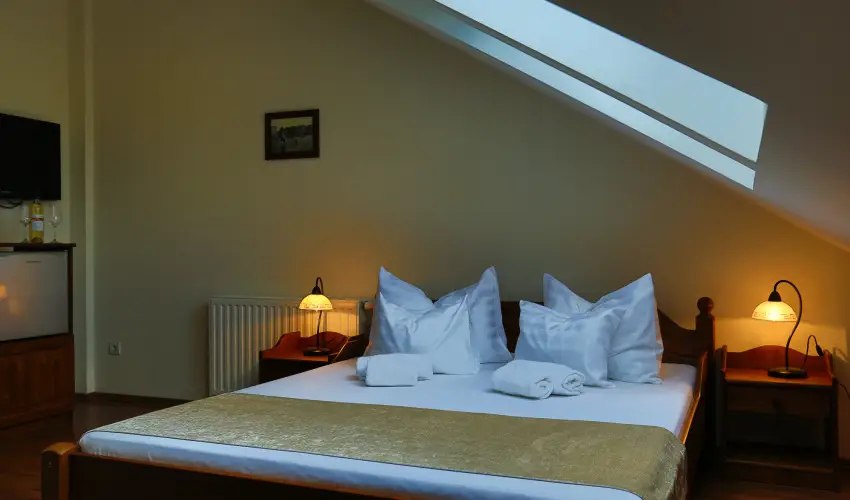 Viktor Bor- s Vendghz Balatonmriafrd - Mjus 1.