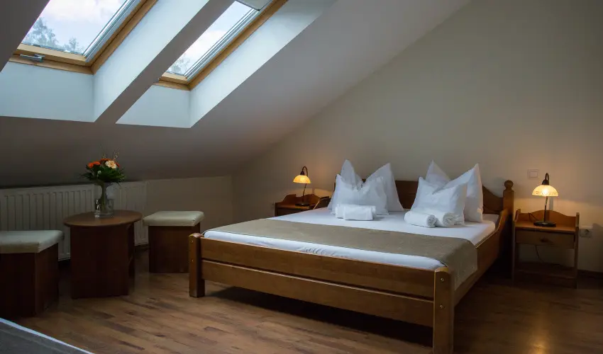 Viktor Bor- s Vendghz Balatonmriafrd - Mjus 1.