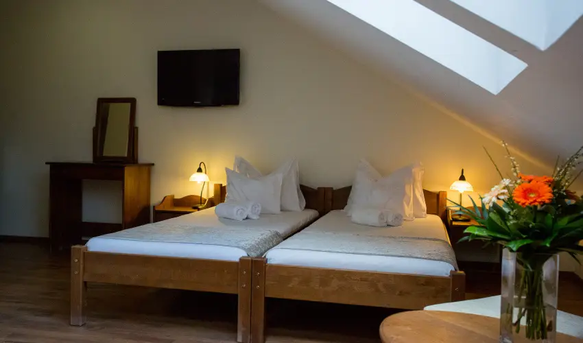 Viktor Bor- s Vendghz Balatonmriafrd - Mjus 1.