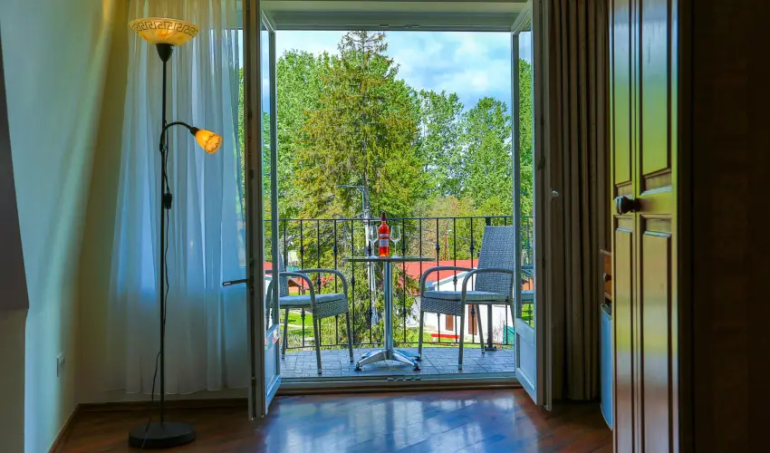 Viktor Bor- s Vendghz Balatonmriafrd - Mjus 1.