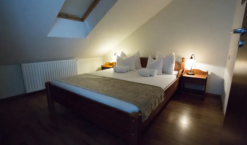 Viktor Bor- s Vendghz Balatonmriafrd - Mjus 1.