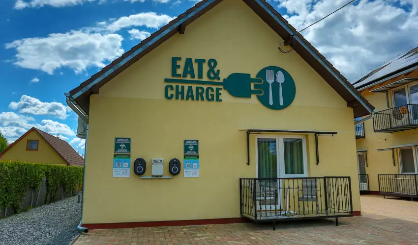 Viktor Bor- s Vendghz Balatonmriafrd - Mjus 1.