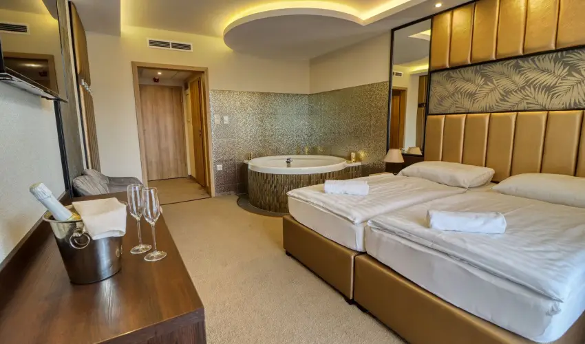 Hotel Villa Park Szilvsvrad - Mjus 1. (min. 2 j)