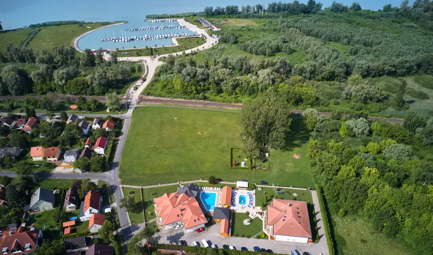 Villa Plattensee Vonyarcvashegy - Mjus 1. (min. 2 j)