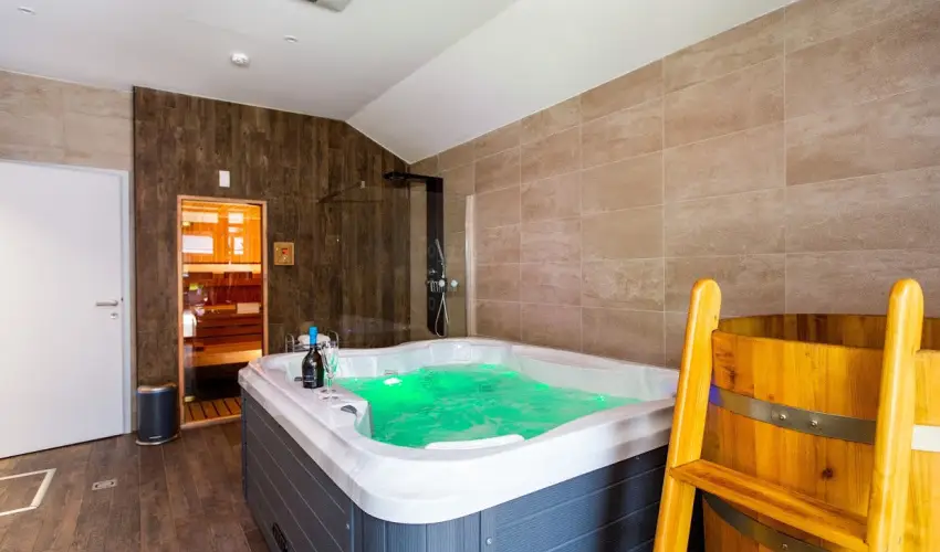 Waterfront Lodge Dunapataj - M�jus 1.