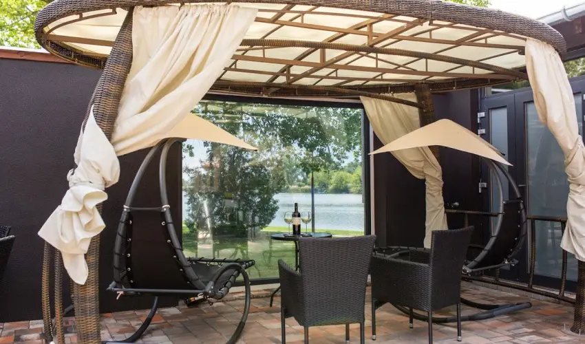 Waterfront Lodge Dunapataj - M�jus 1.