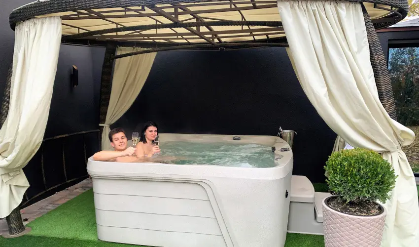 Waterfront Lodge Dunapataj - M�jus 1.