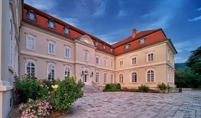 La Contessa Kastlyhotel Szilvsvrad - Mjus 1. (min. 2 j)