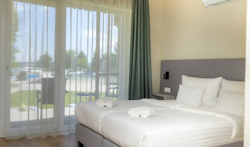 Tihany Yacht Club Tihany - M�jus 1.