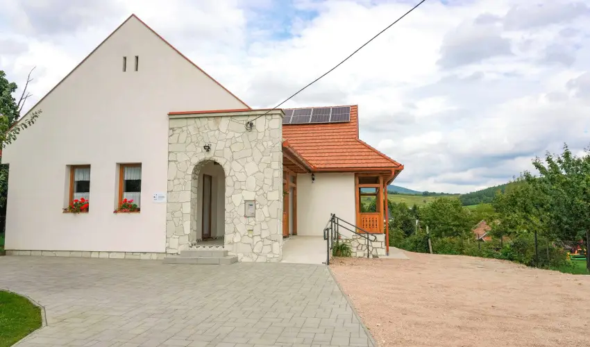 Zempl�ni T�nd�rkert Vend�gh�z F�z�rkoml�s - M�jus 1. (min. 2 �j)