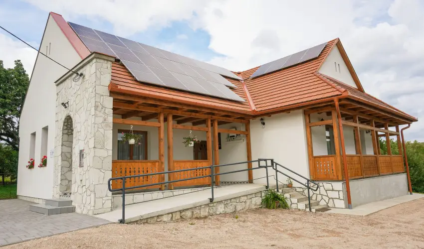 Zempl�ni T�nd�rkert Vend�gh�z F�z�rkoml�s - M�jus 1. (min. 2 �j)