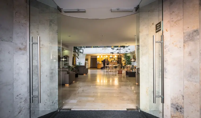 Zenit Hotel Balaton Vonyarcvashegy - Mjus 1. (min. 2 j)