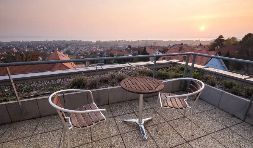 Zenit Hotel Balaton Vonyarcvashegy - Mjus 1. (min. 2 j)