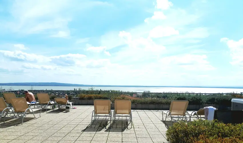 Zenit Hotel Balaton Vonyarcvashegy - Mjus 1. (min. 2 j)