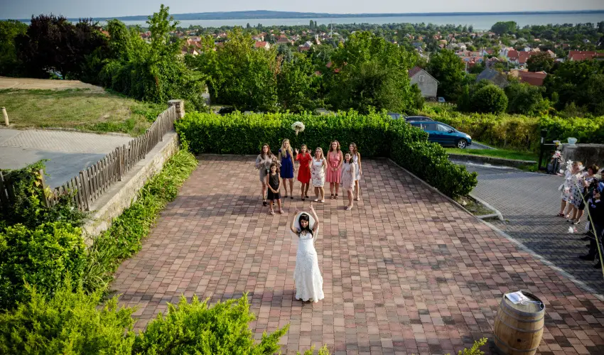 Zenit Hotel Balaton Vonyarcvashegy - Mjus 1. (min. 2 j)