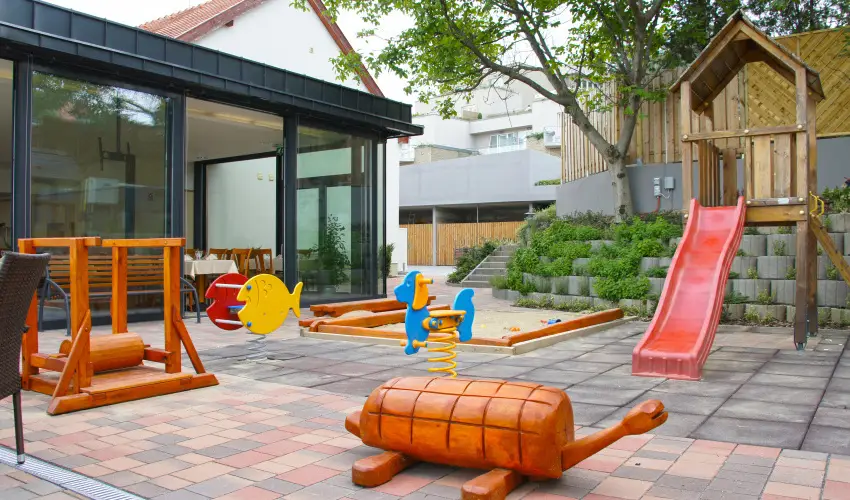 Zenit Hotel Balaton Vonyarcvashegy - Mjus 1. (min. 2 j)