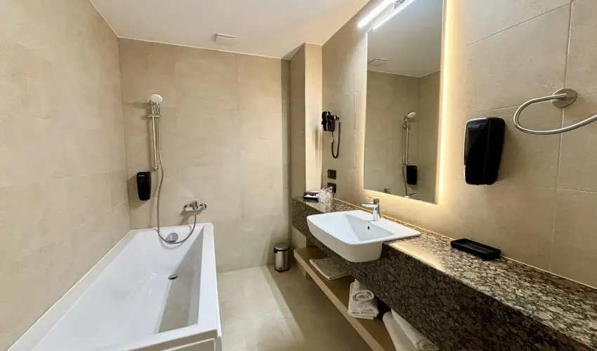 Zenit Hotel Balaton Vonyarcvashegy - Mjus 1. (min. 2 j)