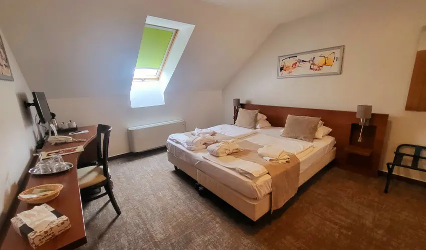 Zenit Hotel Balaton Vonyarcvashegy - Mjus 1. (min. 2 j)