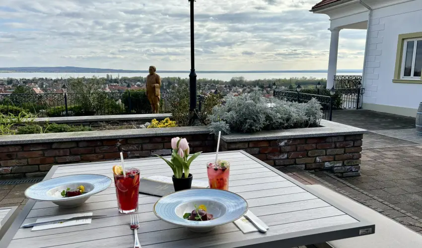 Zenit Hotel Balaton Vonyarcvashegy - Mjus 1. (min. 2 j)