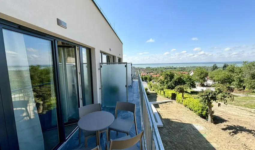 Zenit Hotel Balaton Vonyarcvashegy - Mjus 1. (min. 2 j)