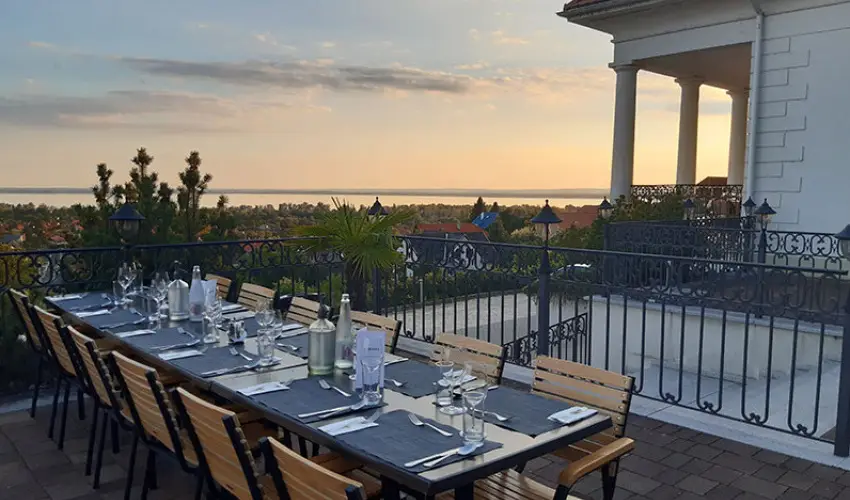 Zenit Hotel Balaton Vonyarcvashegy - Mjus 1. (min. 2 j)