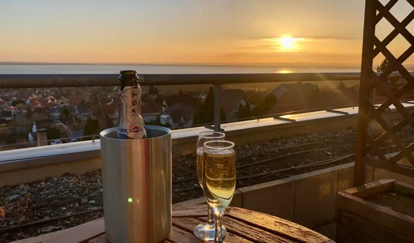 Zenit Hotel Balaton Vonyarcvashegy - Mjus 1. (min. 2 j)