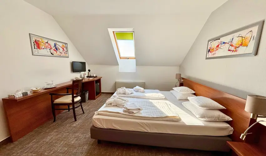 Zenit Hotel Balaton Vonyarcvashegy - M�jus 1. - teljes el�refizet�ssel